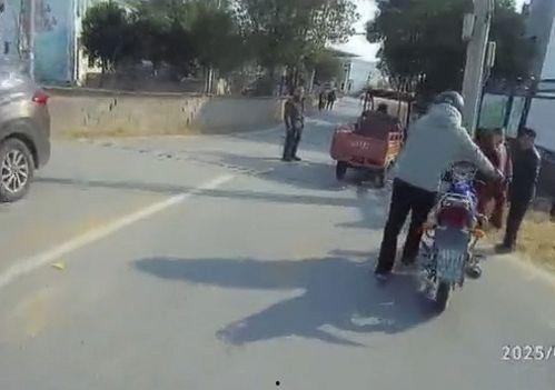 成都车祸吃瓜视频,惊险瞬间引发网友热议  第1张