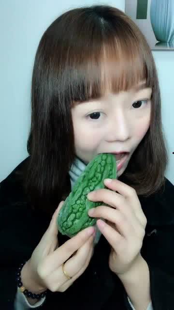 美女在线直播吃瓜,美女主播带你领略美食与娱乐的双重盛宴  第2张