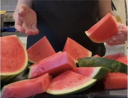 在国外吃瓜,揭秘国际热点事件背后的故事  第3张