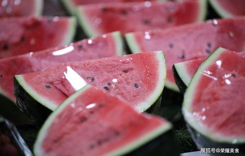 小暑吃瓜的寓意,瓜果飘香,寓意丰收与清凉 第3张 小暑吃瓜的寓意,瓜果飘香,寓意丰收与清凉 第3张