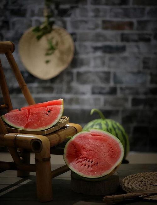 夏天吃瓜的诗句,夏日瓜香诗意浓 第3张 夏天吃瓜的诗句,夏日瓜香诗意浓 第3张