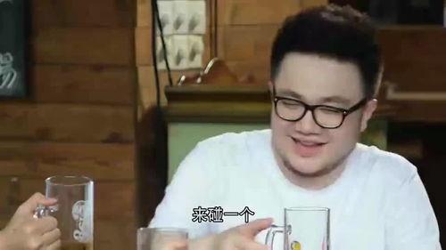 路人角落吃瓜,吃瓜群众见证人间百态