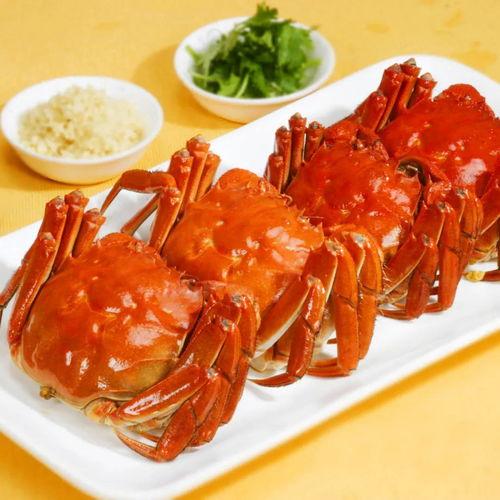 吃蟹阿姨吃酱脆瓜,阿姨的味蕾盛宴