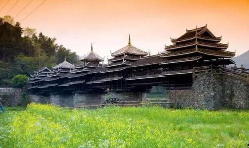 风雨桥吃瓜,夏日休闲新体验